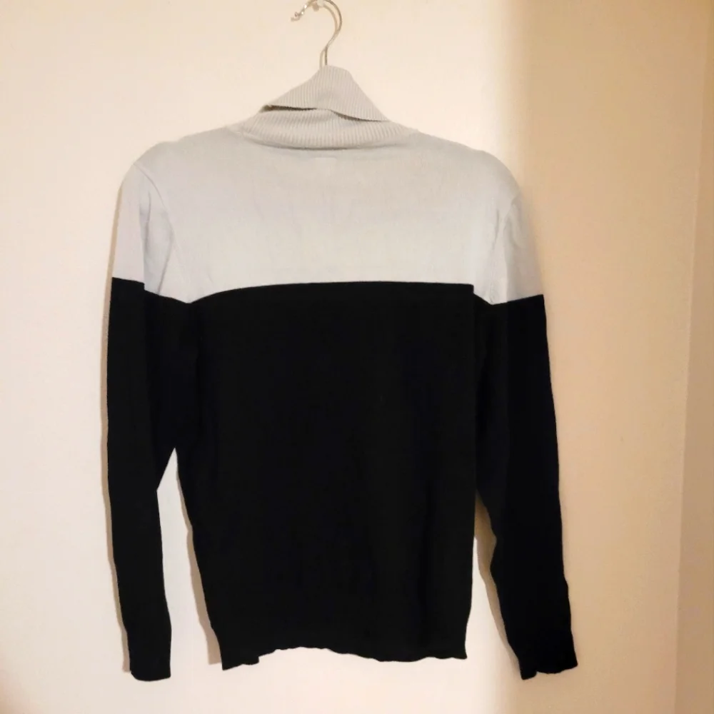 Women's L blocked turtle neck. - Picture 3 of 3